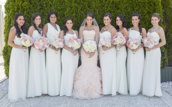 Blush wedding dress โ what other colors to use ?? - Weddingbee